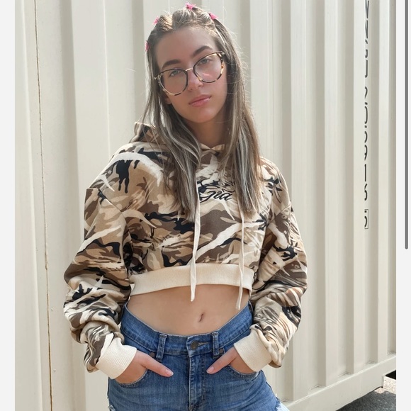 I Am Gia Cropped Sweater - Picture 2 of 3